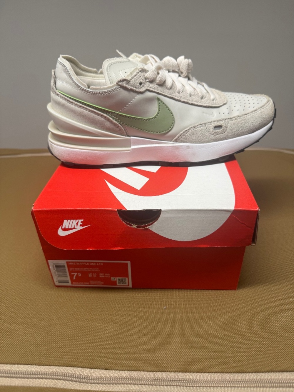 Nike waffle shoes
